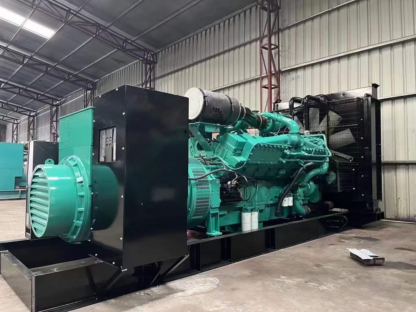 梁子湖如何降低 800kW 柴油发电机输出电流的波动？