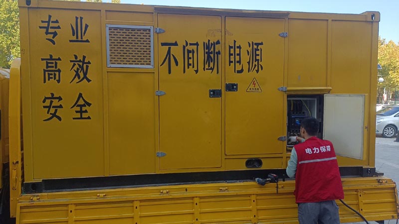 梁子湖柴油发电机组和UPS电源配合使用时，如何避免切换过程中的电力中断？